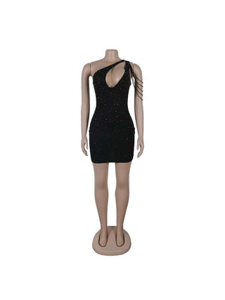 Vestido mini de un solo hombro con cuentas y huecos