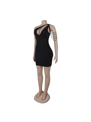 Vestido mini de un solo hombro con cuentas y huecos