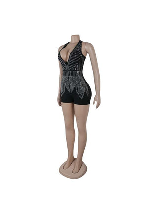 Mono con espalda descubierta, encaje y cuello halter adornado