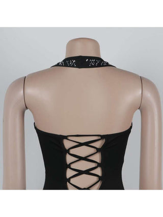 Mono con espalda descubierta, encaje y cuello halter adornado