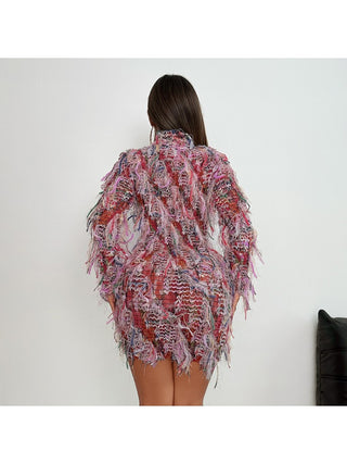 Minivestido de manga larga con flecos de colores en contraste