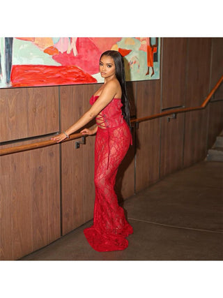 Vestido largo sin tirantes con lazo y encaje transparente